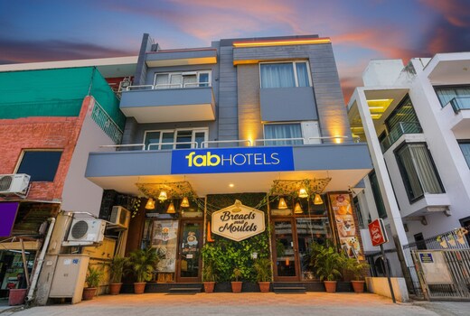 FabHotel Dev Palace I - Pitampura