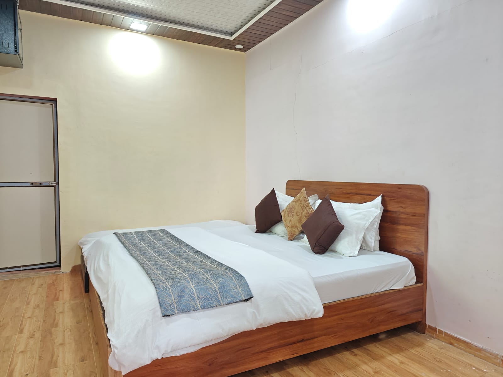 Redwings Resort