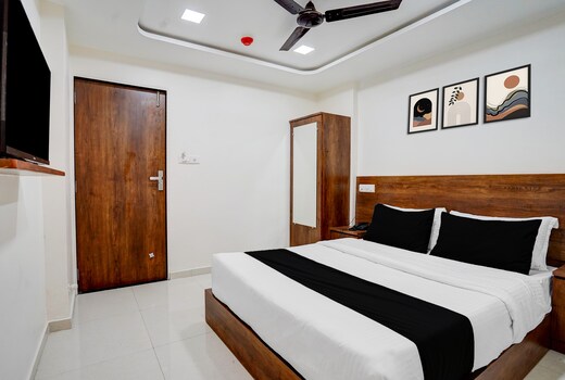 Collection O Prahlad Nagar Road Formerly Hotel Aura Inn