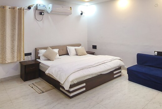 Heera panna homestay with hill view