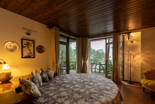 Lake View 3bhk close to Mall road| Zen Den