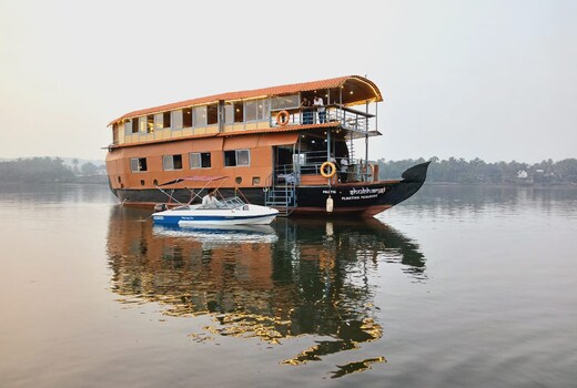 Aquaholic A Floating Villa