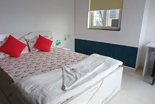 Fullysetup 2bhk Amanora Seasons