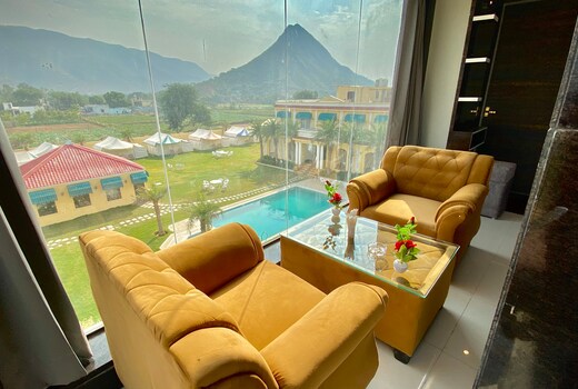Raj Mahal hotel Luxury Rooms with pool