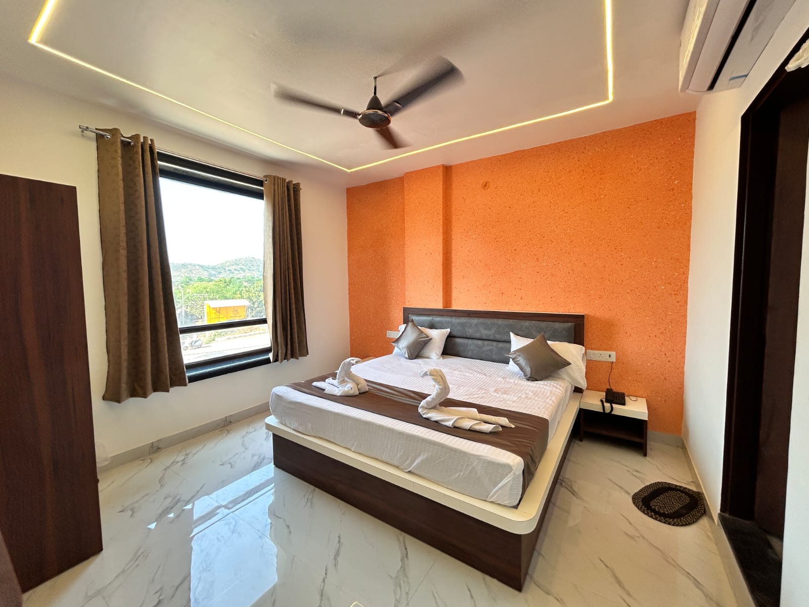 Pratibha Hotel And Restaurent