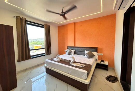 Pratibha Hotel And Restaurent