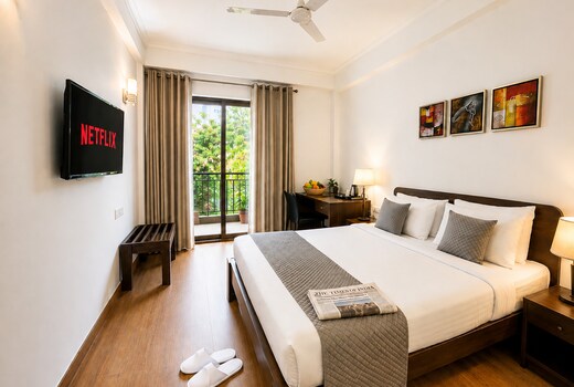 EMBLEM Hotel Arjun Marg, Golf Course Road