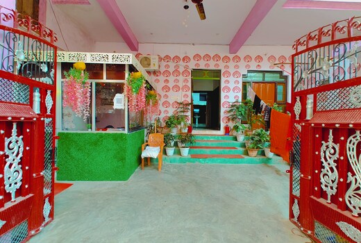 Shree Hari Palace 400 m from RAM Janam Bhumi