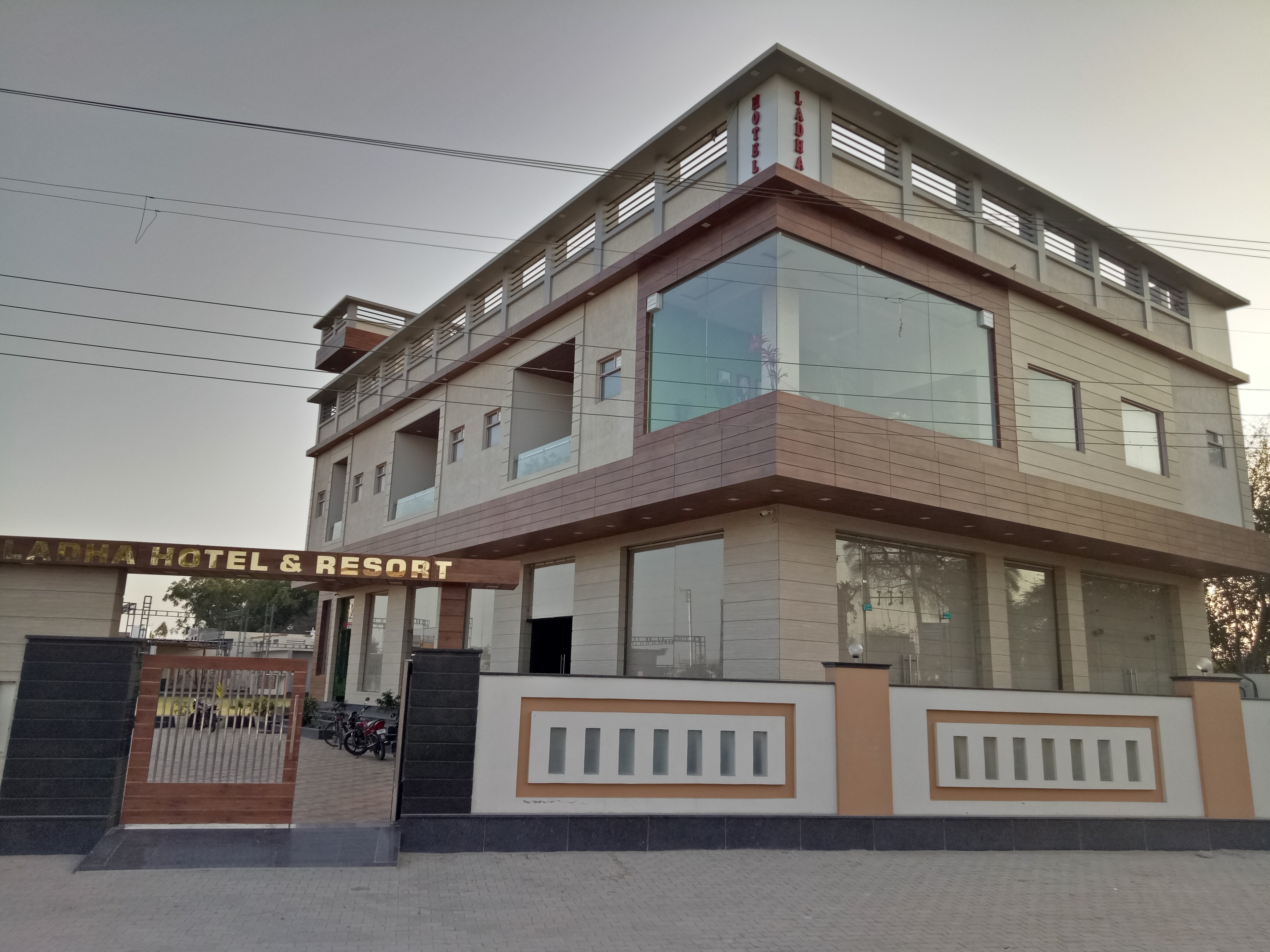 Ladha Hotel and Resort