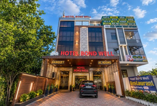 Hotel Bond Well (500m from Railway station)