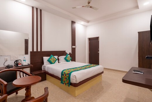 Treebo Royal Plaza, 700 Mts From Promenade Beach