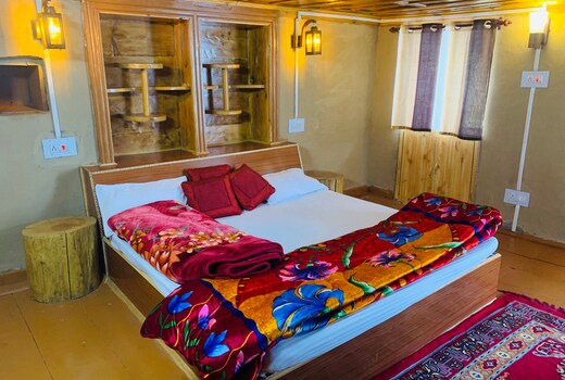 Basa Homestay | Rooms & Kitchen
