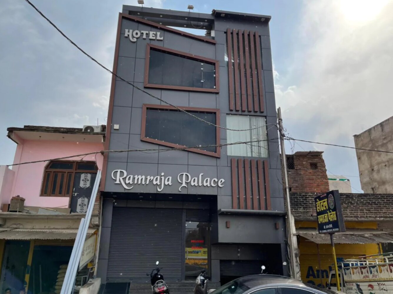 HOTEL RAMRAJA PALACE