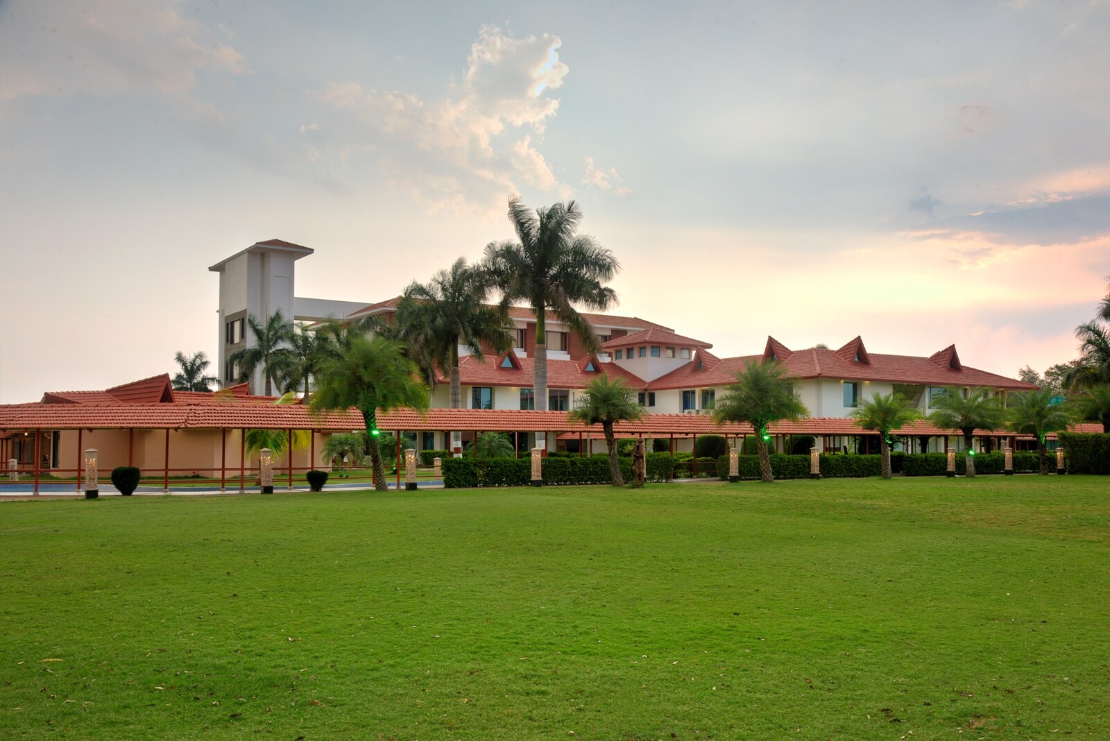 Hotel Crescent Resorts and Club