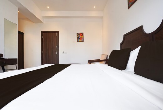Super Townhouse Central Bazar Road Ramdaspeth
