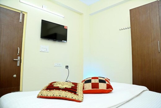 Lakeview Residency | Rooms & Kitchen