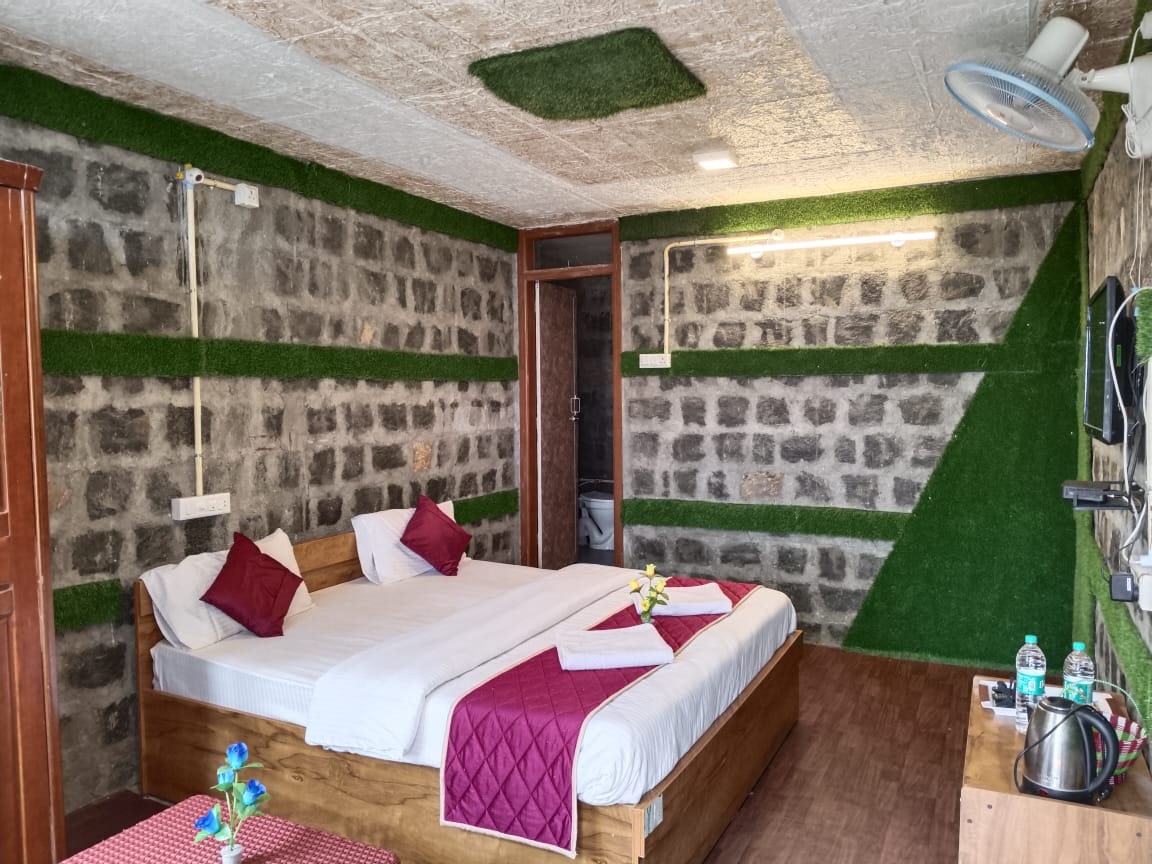 Cholai Resorts and Hotels
