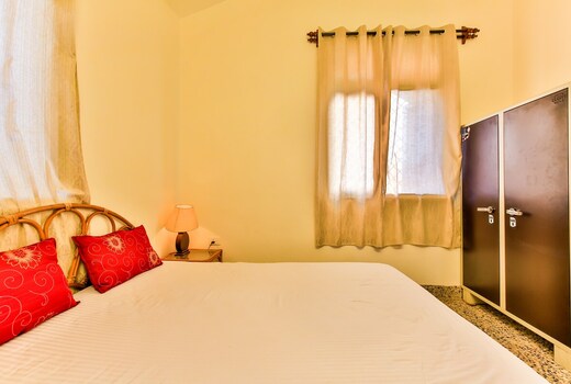 Aspire Aguada Apt BeachTouch 1Bhk WiFi Pool Candolim