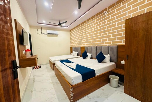 Shri Hit Maya Dham