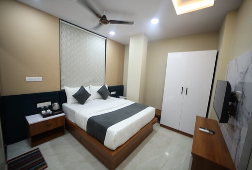 Hotel Mala International Near JECC