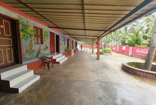Hotel Kaadina Mane