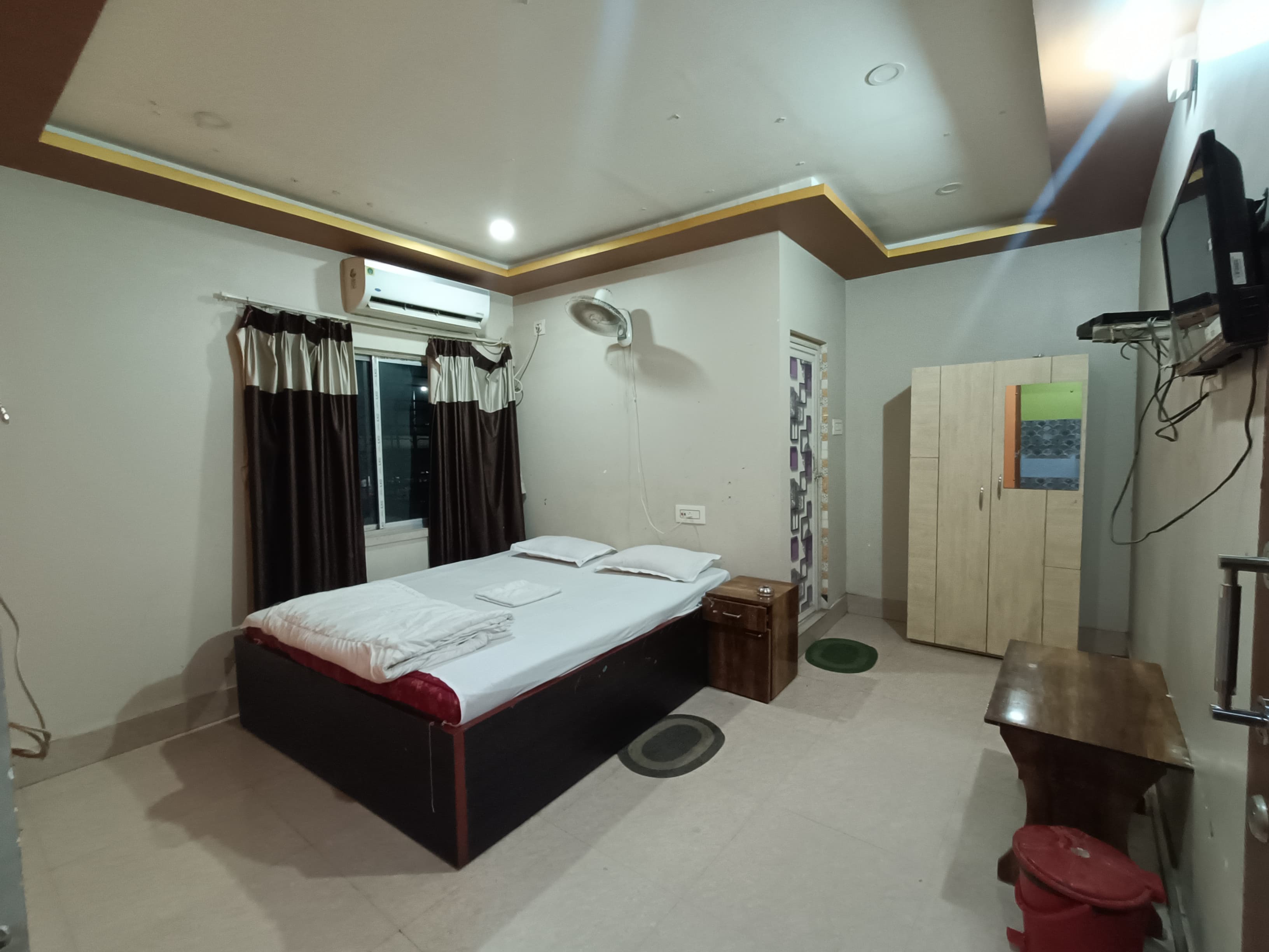 HOTEL DEUX