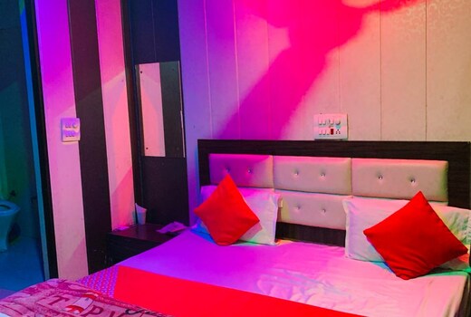 Hotel New D R Plaza
