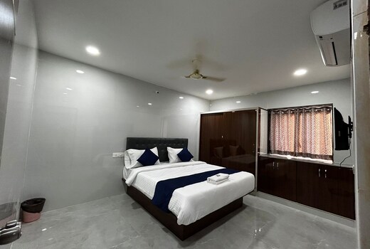 HOTEL DOLPHIN