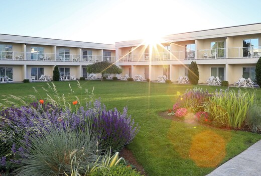 Best Western Plus Kelowna Hotel & Suites