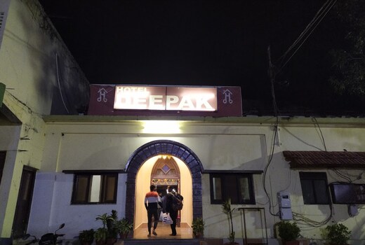 Hotel Deepak