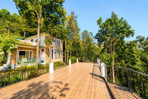 Woodscape Villa 2BHK with shared pool in Lansdowne by Homeyhuts