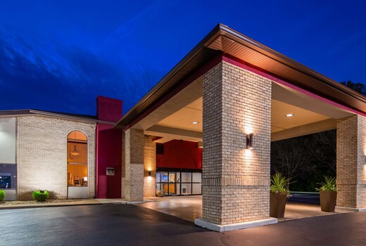 Best Western Plus North Canton Inn & Suites
