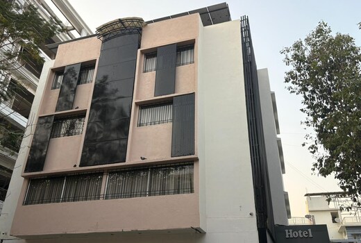 Hotel Maitrayee