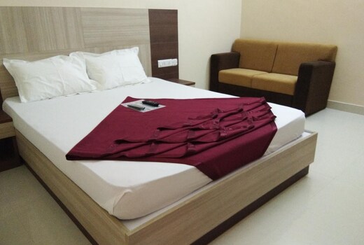 GRAND EMPARK