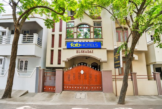FabHotel Heavens Inn