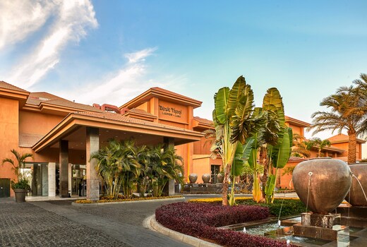 Dusit Thani Lakeview Cairo