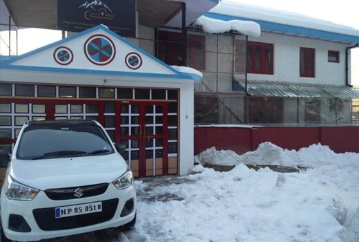 Lord's Kothgarh Homestay | Rooms & Kitchen