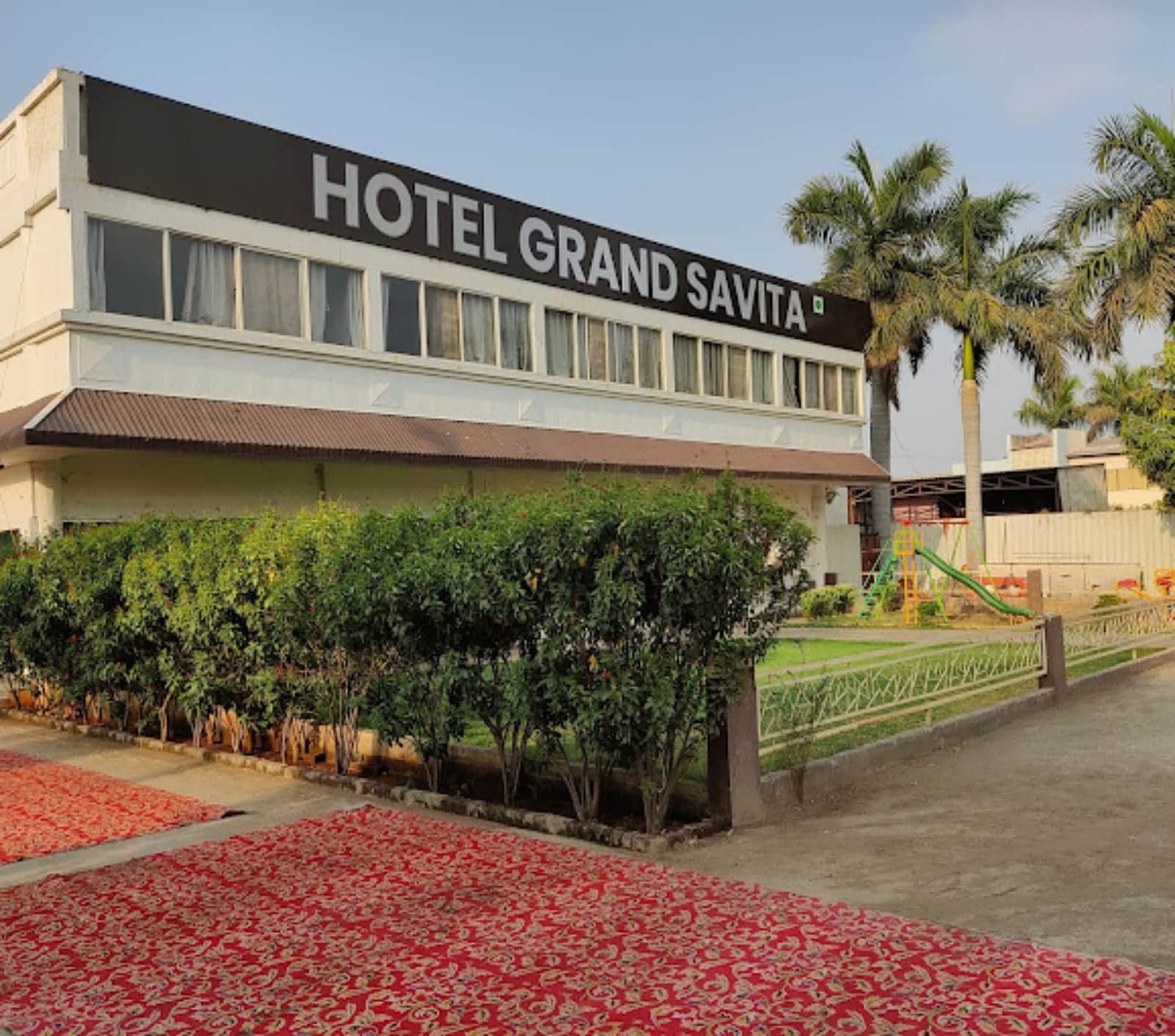 Hotel Grand Savita
