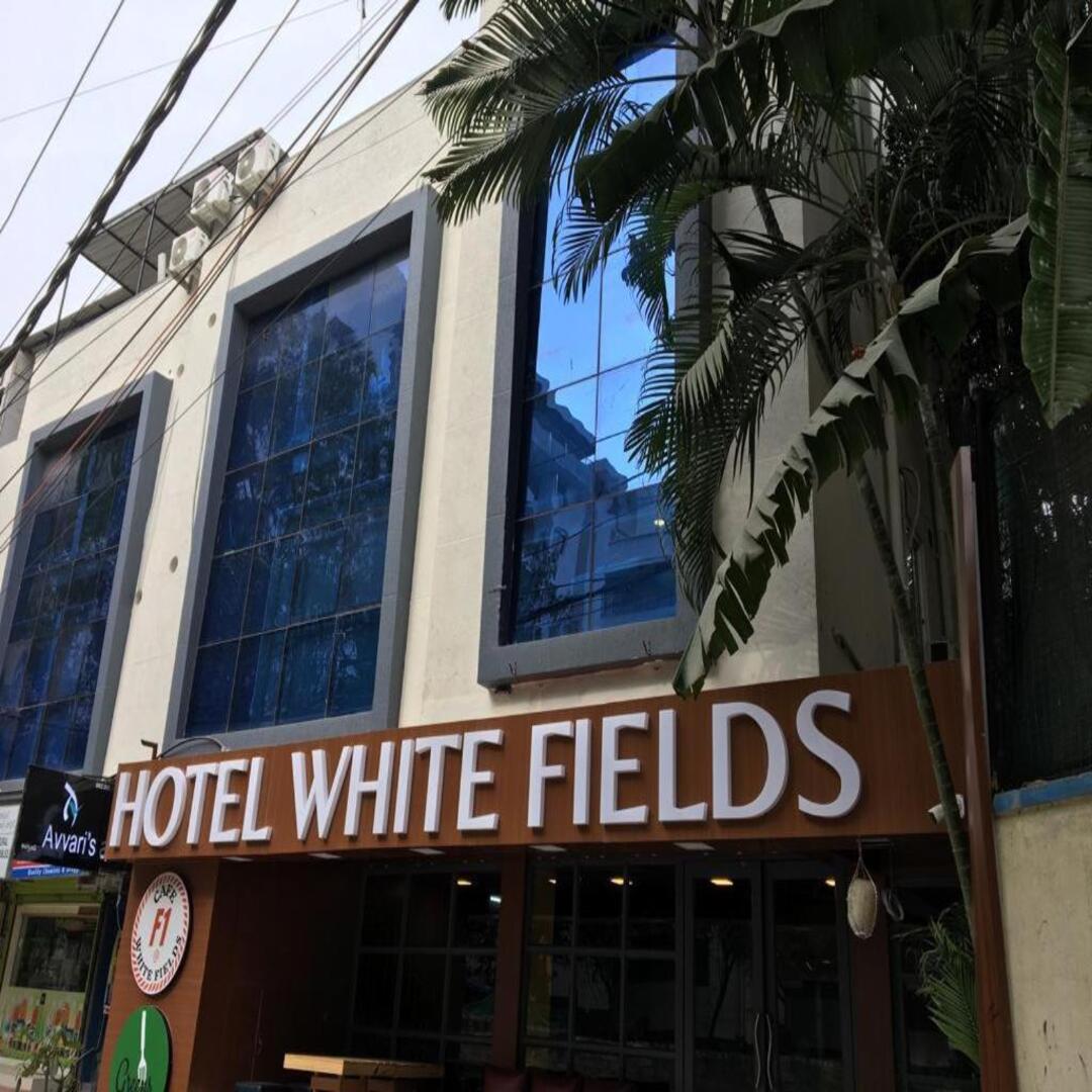 Hotel White Fields By Spring Leaf