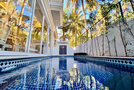 Aqua Luxury 4BHK Private Pool Villa by VioStays