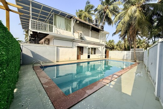 KPS Riverland Farmhouse with Swimming Pool