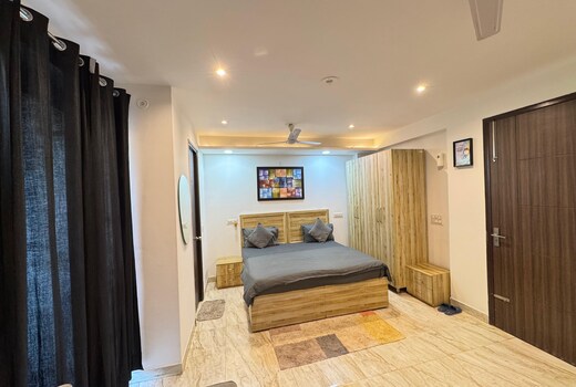 Studio sec 42 Golf course road Gurgaon