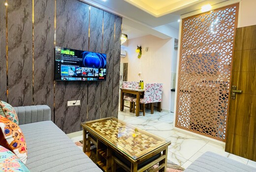 AIRPORT FLMAINGO LUXURY APARTMENT