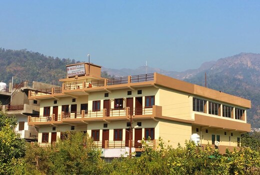 Akshi retreat