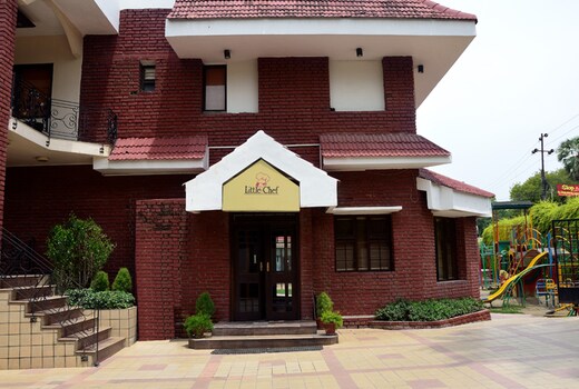 Hotel Little Chef near Kanpur District Court
