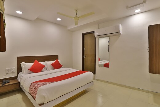 Hotel O Rajvi