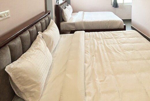 Asoka White Town Homestay