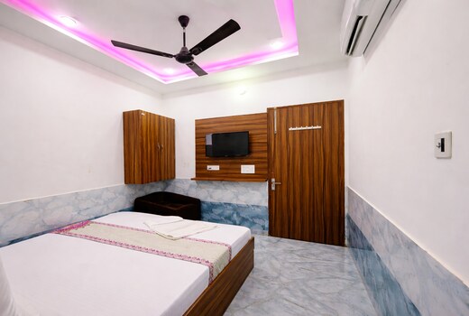 Shri Girraj Dham Vrindavan