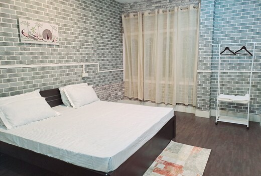 Strawberry Swing Homestay