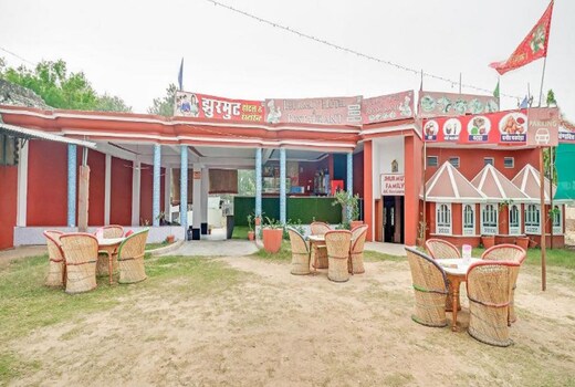 Jhurmut Hotel